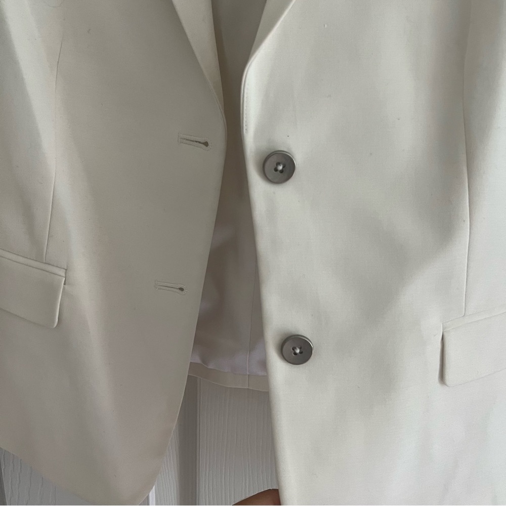 White blazer - Picture 5 of 10